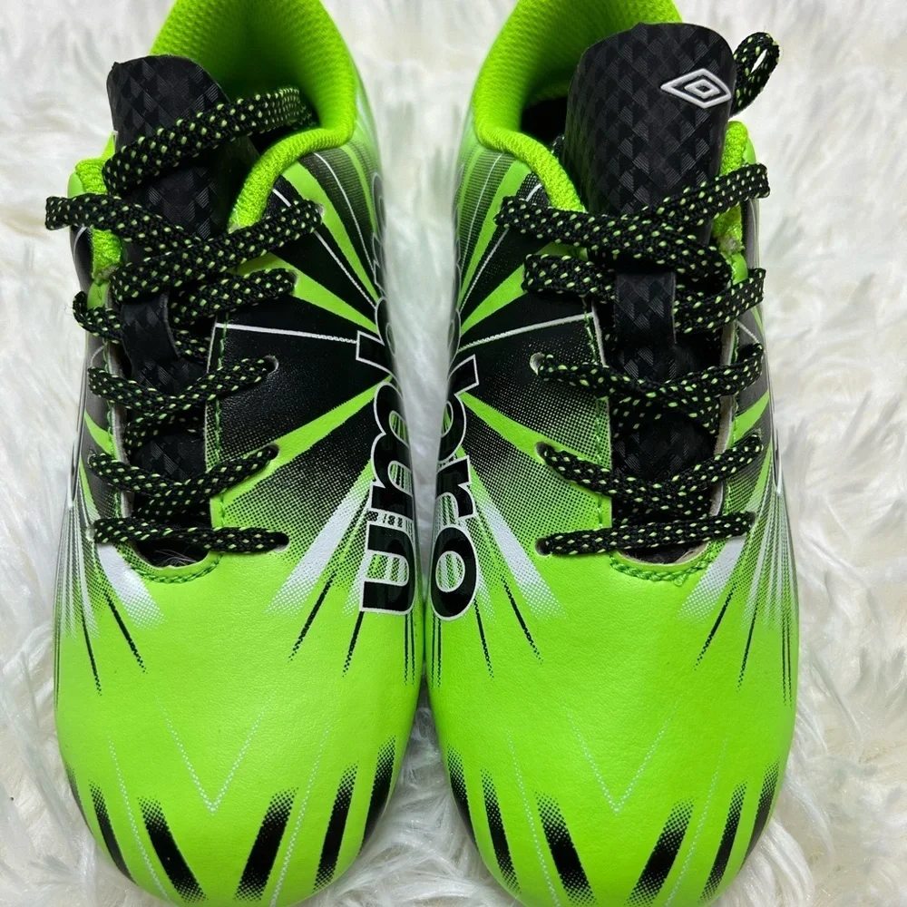 Umbro Kids Neon Green and Black soccer cleats #soccercleats#soccer#Sport#athlete